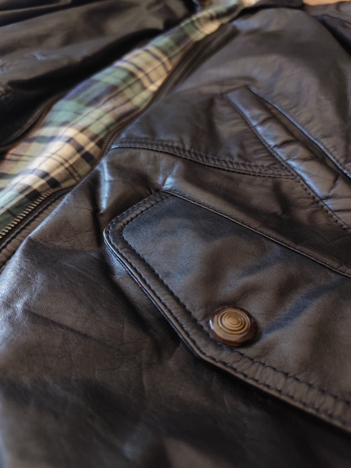 Giacca in Vera Pelle Nera con Interno Tartan a Quadri